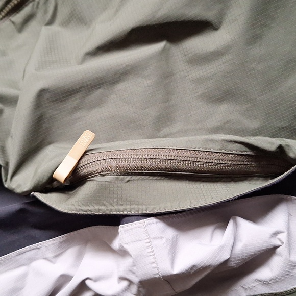 Helly Hansen Ski/Snowboard jacket - Picture 9 of 17